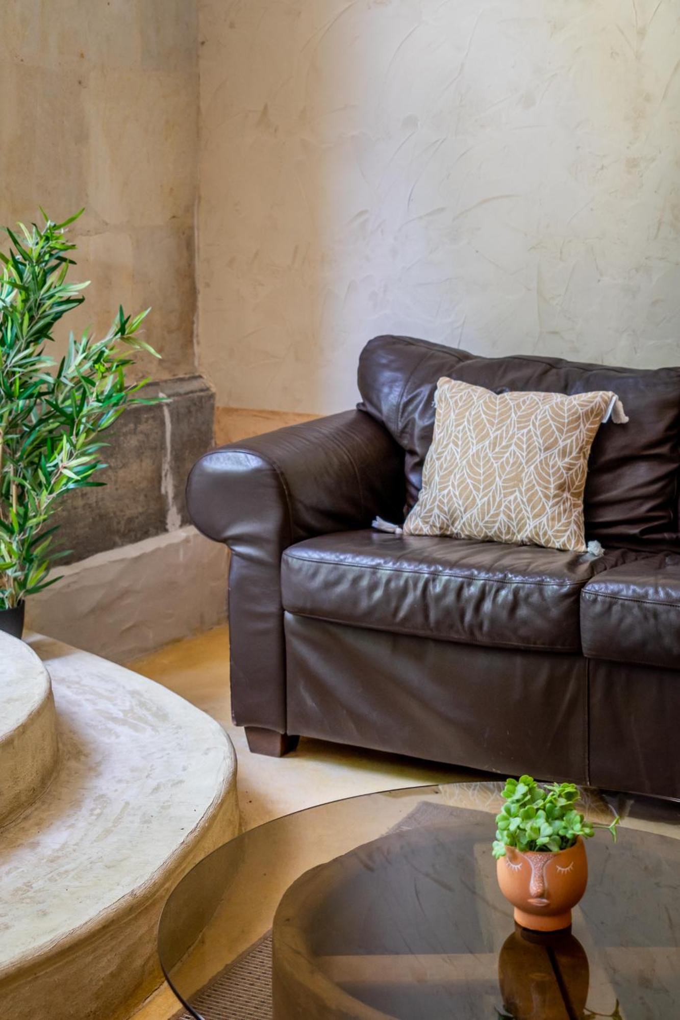 Вилла Ultimate Relaxation For Family Or Group At Renowned Couvent Des Ursulines, A Tranquil Escape In Historic Пезенас Номер фото