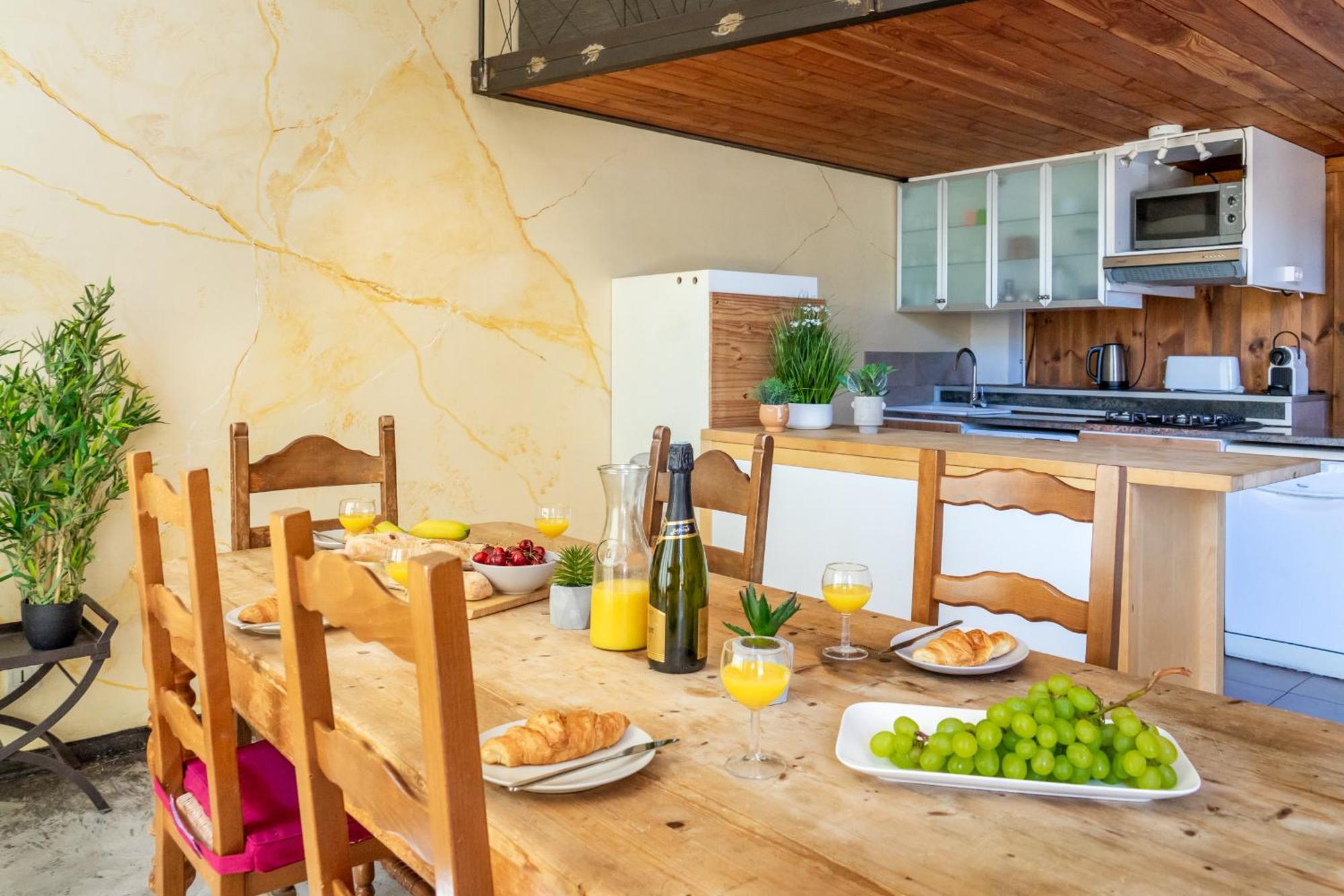 Вилла Ultimate Relaxation For Family Or Group At Renowned Couvent Des Ursulines, A Tranquil Escape In Historic Пезенас Номер фото